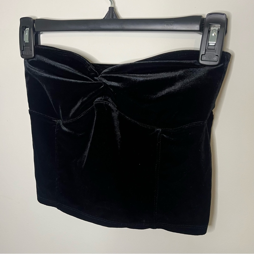 Abercrombie & Fitch strapless velvet crop top!